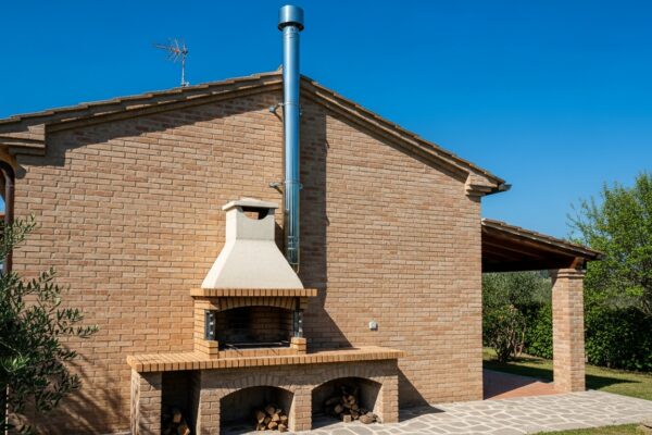 Canna fumaria per barbecue esterno in acciaio inox: scelta del diametro e installazione su parete